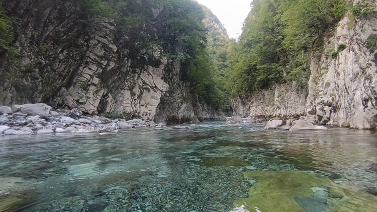 Packrafting río Lumi i Shales integral tramo T1 + T2 más vuelta en ferry y bus a Teth via Skhroder